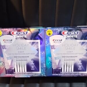 2 Crest 3D White Holiday Smile 5 Day Whitening Set